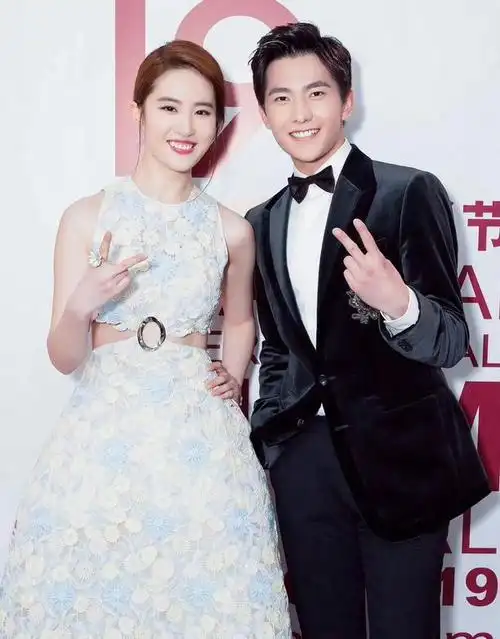 刘亦菲拥抱杨洋,梦回《三生三世十里桃花》,说好的二搭呢?