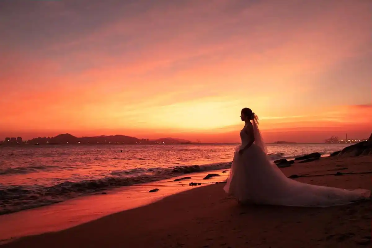 落日余晖剪影#人像摄影#唯美日落 #美好时光留住美好的回忆 - 兑趑