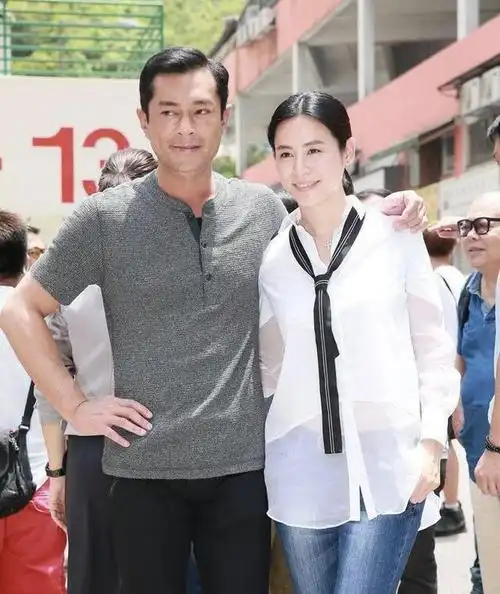 宣萱与古天乐合体亮相两人同穿基础款简约接地气看着好登对