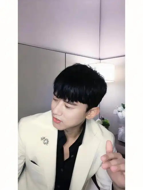 张杰侧颜好绝啊