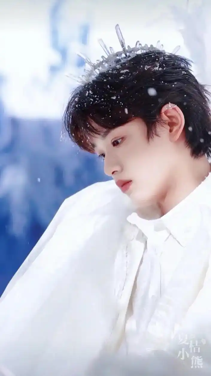 张极 #少年感 #神仙颜值 不能说凡是合理的都是美的,但凡 - 抖音