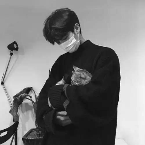 唯美帅气冷酷男生头像黑白