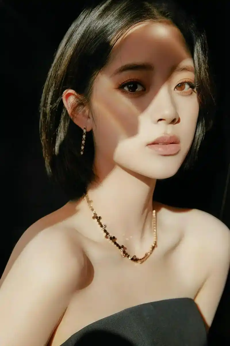 从性感到可爱甜美的欧阳娜娜