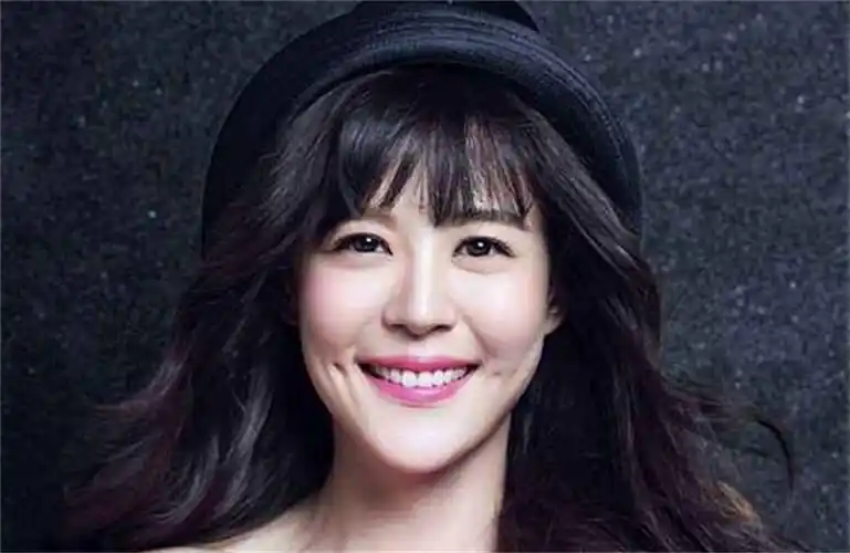 酒窝带有神奇的魔力让人会变得没有抵抗力你喜欢的明星是否带有酒窝呢