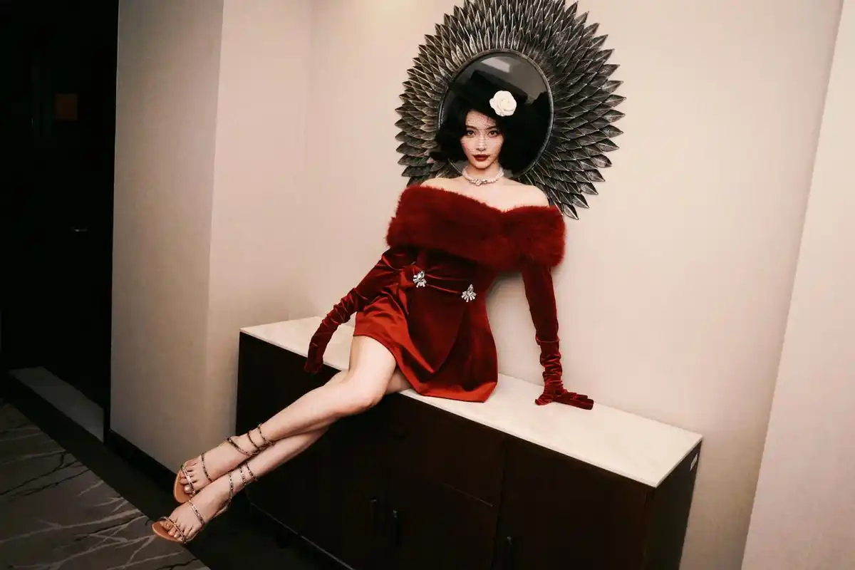 许佳琪 绑腿高跟凉鞋 大长腿[爱你][爱你] 676767