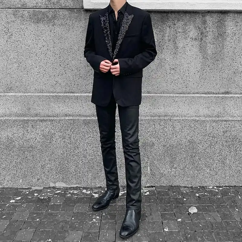 游走在街头中的西装暴徒#hediboy #saintlaur - 抖音