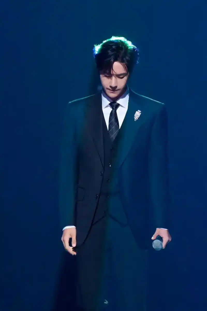 王一博今晚在香港2023大湾区电影演唱会上的表演实时收视率97 王