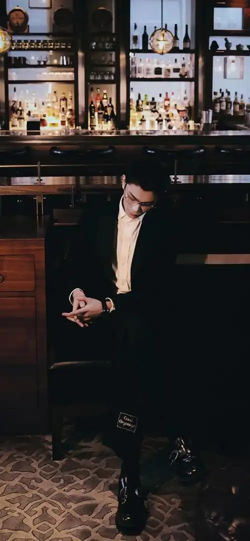 丁禹兮帅气西装高冷写真,高清图片,手机锁屏桌面-壁纸族