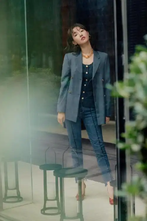 白百何身材丰满还会穿,低胸裙直接露性感酥胸,身材丰满真撩人|裙子|西