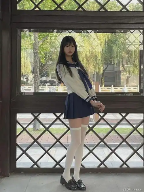 网红都疯狂白色长筒袜水手服双双上线你还不来围观吗