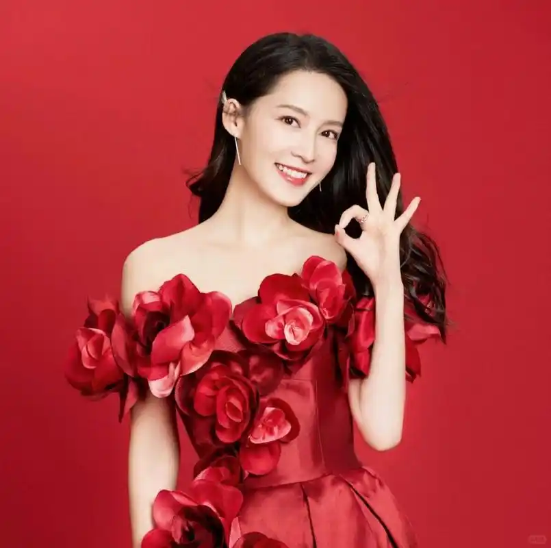 在社交媒体上看到了一张李沁的绝美头像,瞬间就被她的美丽和魅力所