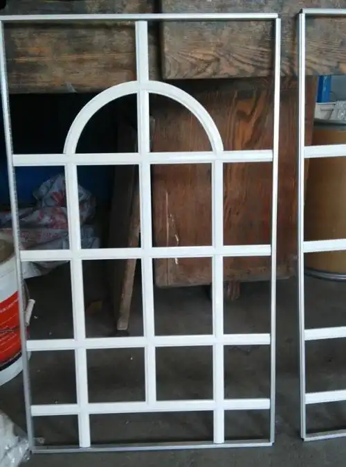 窗是中空玻璃装饰多用于老北京四合院等具有中国特色的古典建筑生产的