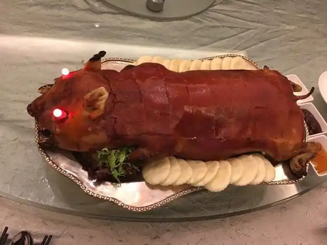 鸿运当头全体乳猪