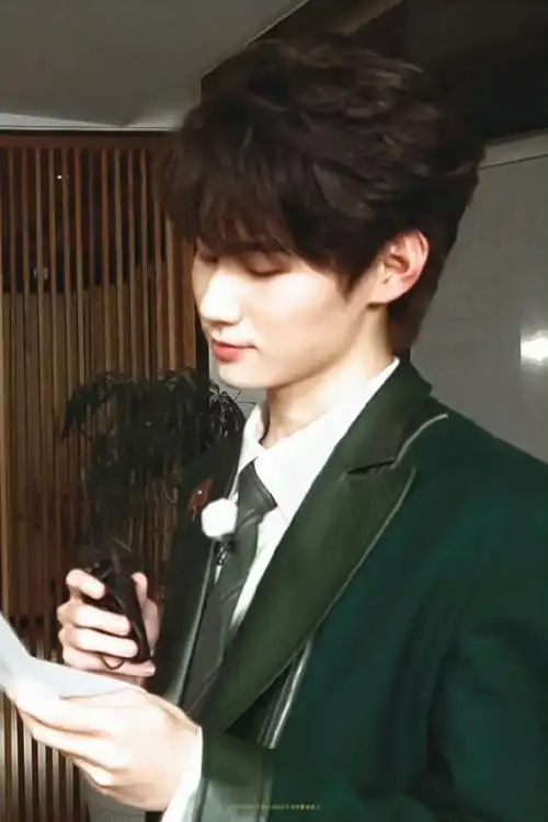 #时代少年团川渝春晚造型##张真源这是我的岛#