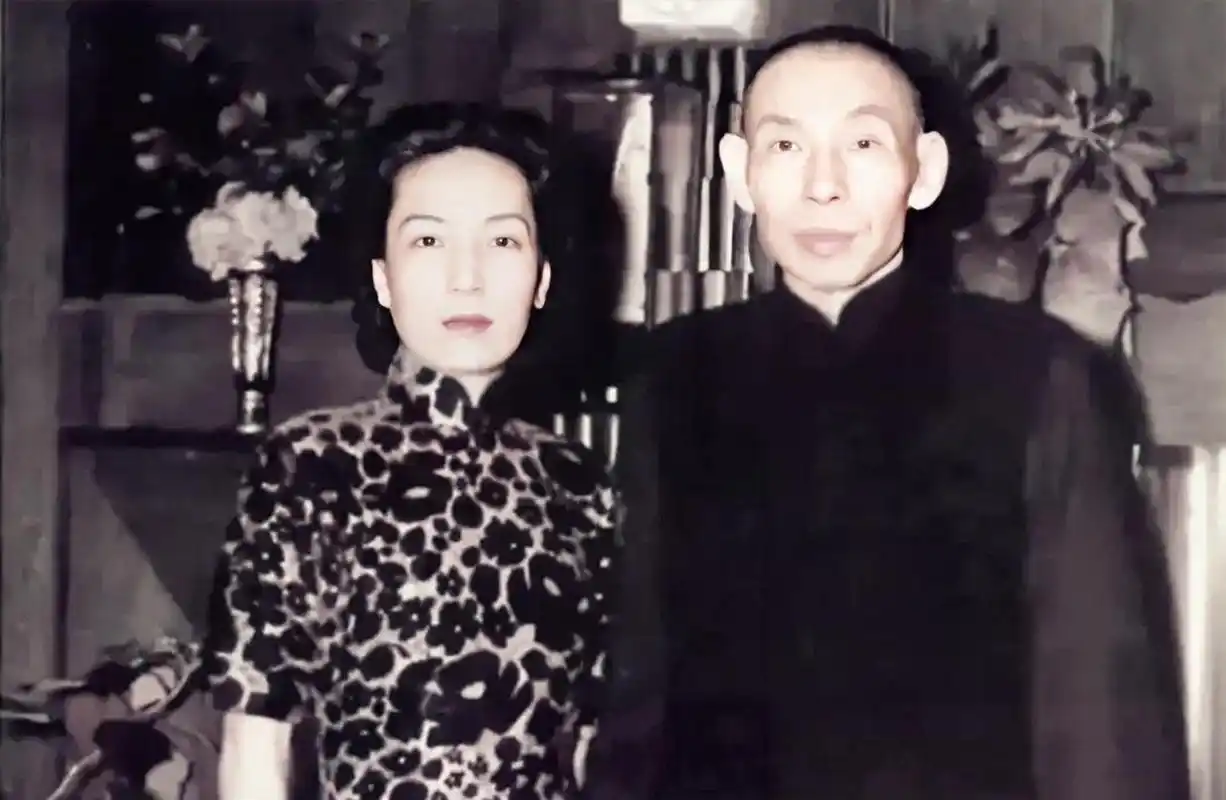 1950年,杜月笙与孟小冬合影.