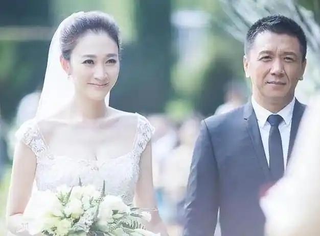 被富豪看中拿5亿娶回家,现48岁风韵犹存|鄢颇|恋情|李小冉|孙东海