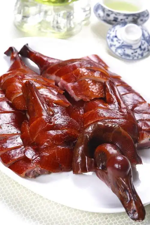 鹅公村餐厅其实是在以前的芳村区,芳村区的粤菜又便宜又好,广州人都不