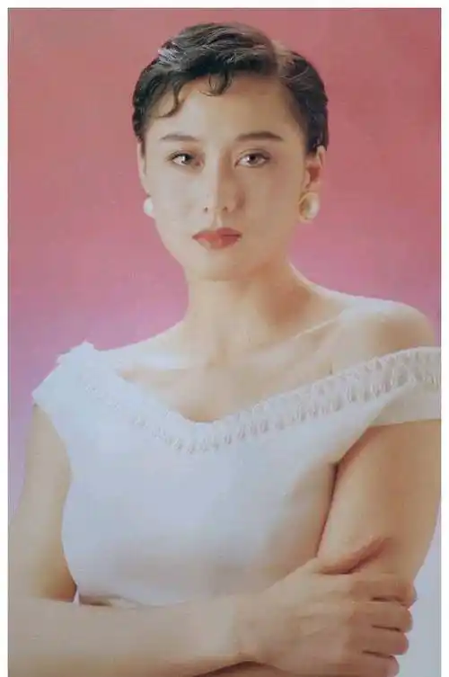 利智:拒做何鸿燊五太,李连杰为她卖身还债,她究竟有何魅力_香港