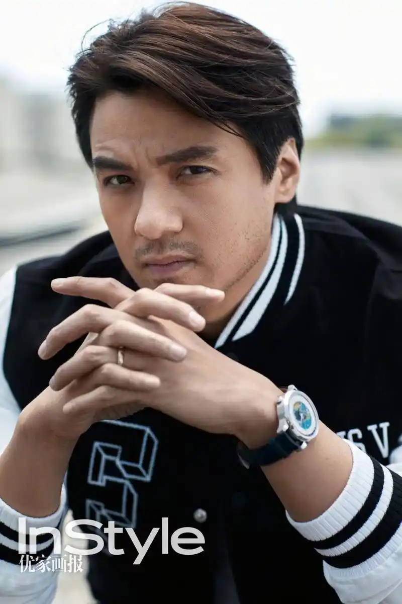 组图男人四十一朵花冯德伦最新写真皱纹也是味道