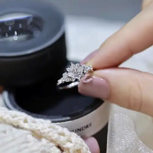 群镶钻石gia一克拉克拉钻戒合成方婚戒公主繁星合成处理钻石手饰