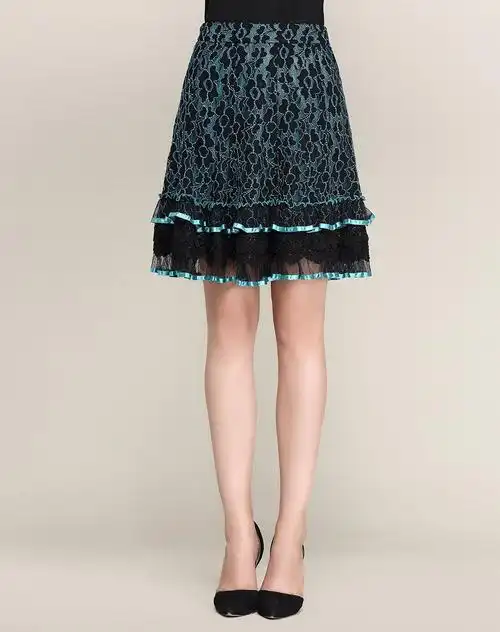 精致蕾丝镂空花纹显瘦半身裙