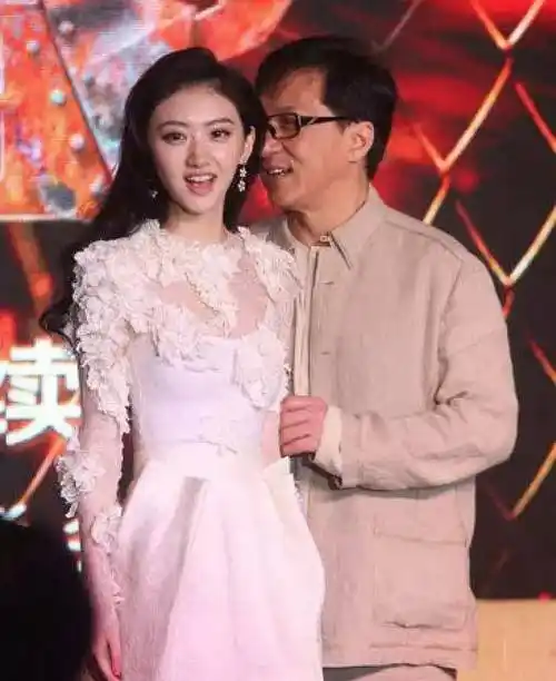 出道后的景甜虽然迎来过自己的巅峰时期,出演的电视剧电影都是妥妥的