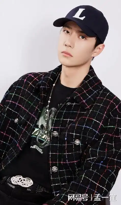 王一博复苏西装造型吸睛魏若来的塑造引人注目