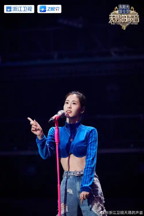 让小声看看是谁又被@伯远@张碧晨(按照姓名首字母排序)的疯狂甜心舞台