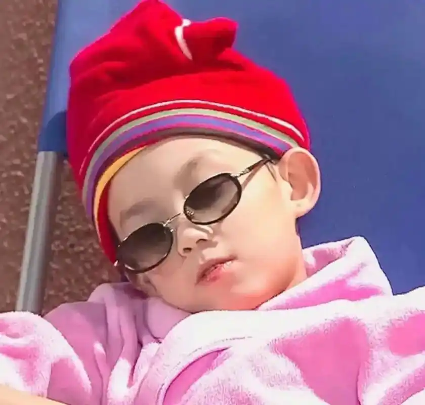 任何一个人没有看过吴磊小时候的照片我都会伤心的