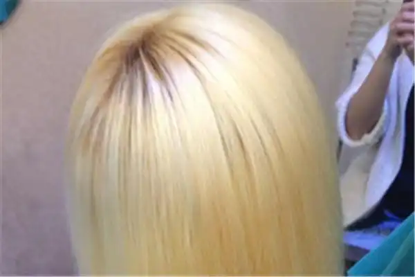漂头发头皮疼正常吗 漂头发伤害大吗