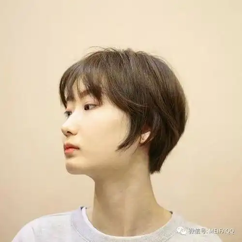 露耳短发今年最火