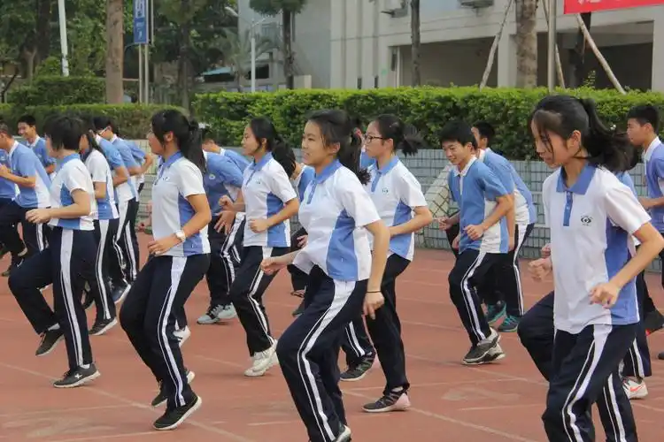 授人以鱼,不如授人以渔——记龙华区初中体育优质课例展示活动