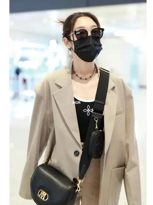 点亮出游造型#mcm  #时尚穿搭  #mcm包包井包包 #星 #明星同款  #明星