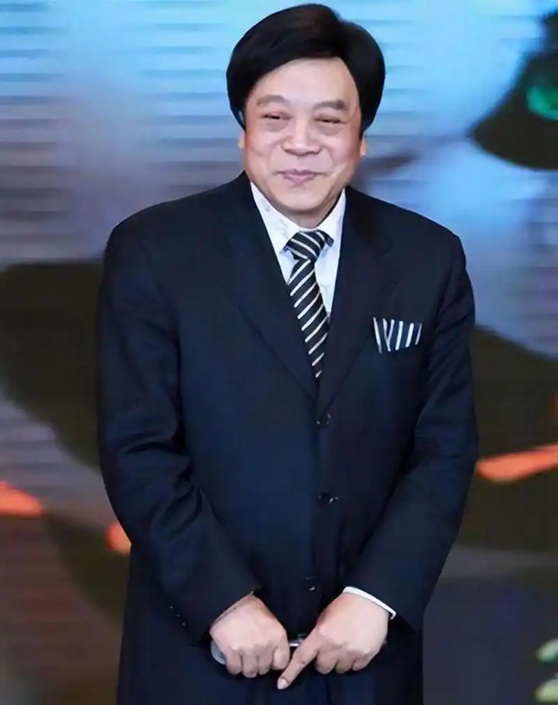 2020年1月,赵忠祥卧在床头,一挥手让众人退下,只留下倪萍说:妹子,这