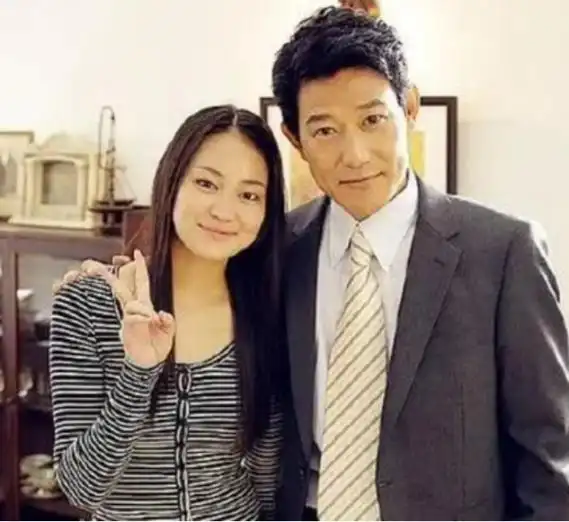 来到中国扮演日本人的矢野浩二,娶了重庆媳妇,加入中国国籍