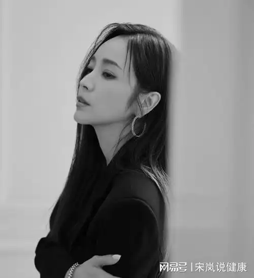 侯佩岑晒出自我最新近照引关注这是一份属于自己的气场