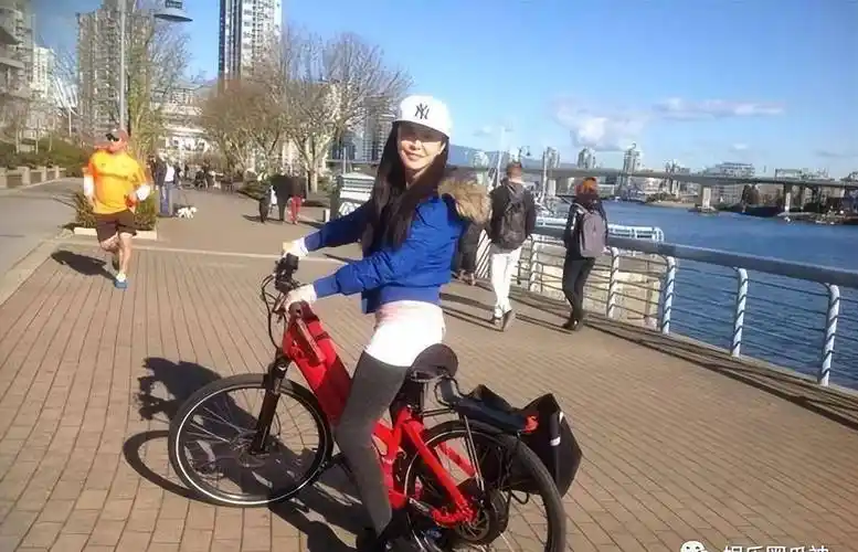 "亚洲第一美腿"王祖贤,紧身迷你裙,逆天身材完美勾勒_照片_香港_岁月