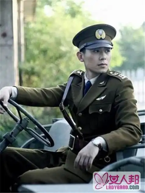 吴亦凡霍建华宋仲基邓超李晨杨洋 男星军装造型谁最帅? / 比乐族