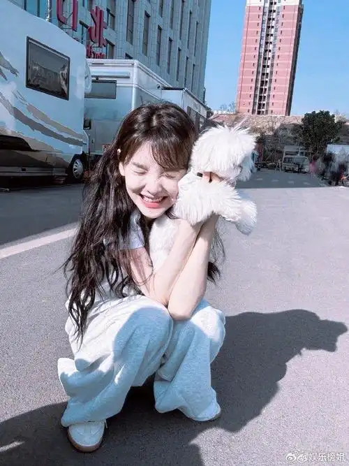 章若楠最新营业照来了楠楠笑起来明媚啊初恋女友感超强