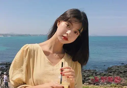 青春少女梳三七分刘海中长发软萌极了_发型师姐