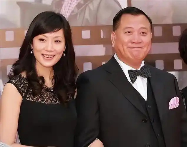 再婚娶内地小娇妻的10位老港星,最后一对爷孙恋,堪称爱情传奇