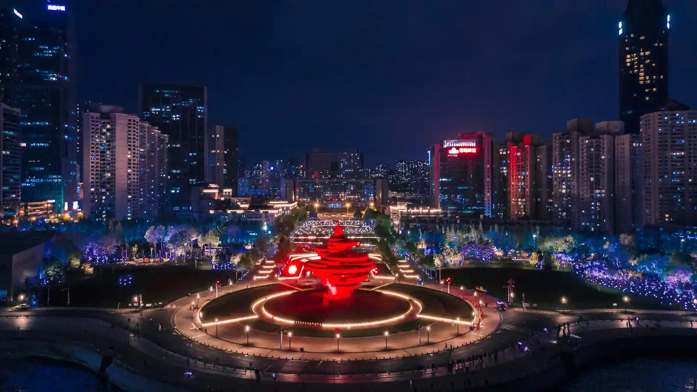 青岛五四地标夜景 #我的摄影日记 #城市 #航拍 - 抖音
