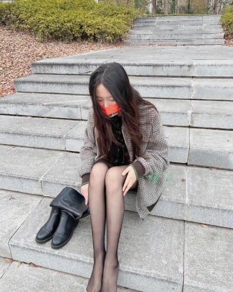 网友:以后再也不穿靴子出来玩了,脚都臭了