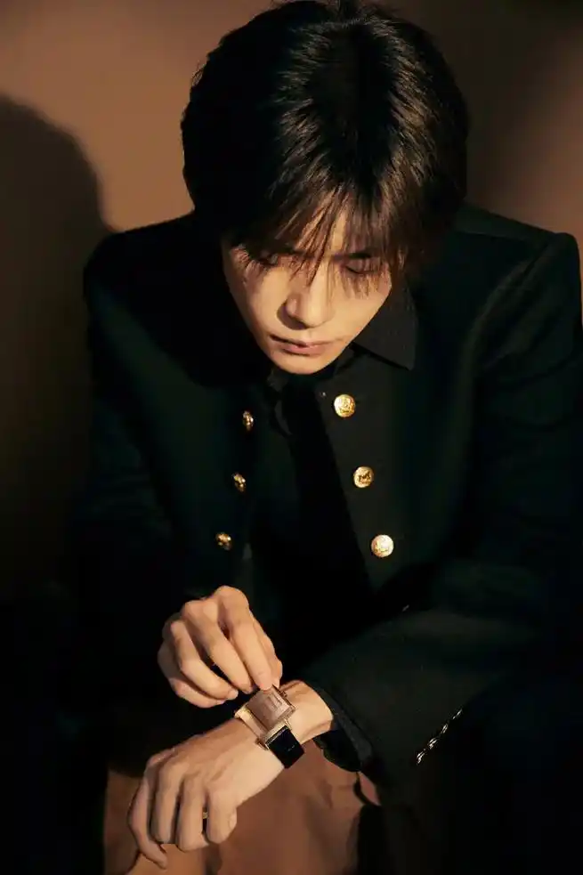 帅帅帅,太帅啦!妈呀!出道十周年定制手表 #易烊千玺 #易烊 - 抖音