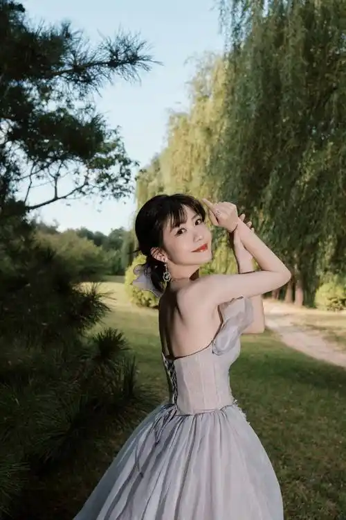 赖美云一字露肩薄纱连衣裙性感写真_连衣裙_写真_云一