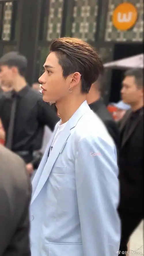 黄旭熙lucas|一栋生图楼