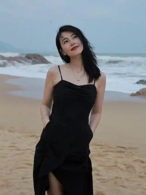 高圆圆海边写真