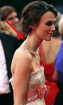 尽管整体的身材纤细得可以驾驭黑色吊带紧身裙,但是脖子前倾的画风