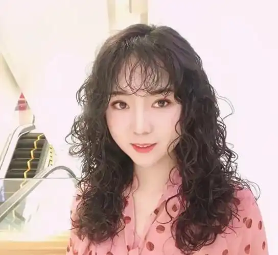 天凉了头发也该烫了今年流行的全头烫上线准备烫发请收藏