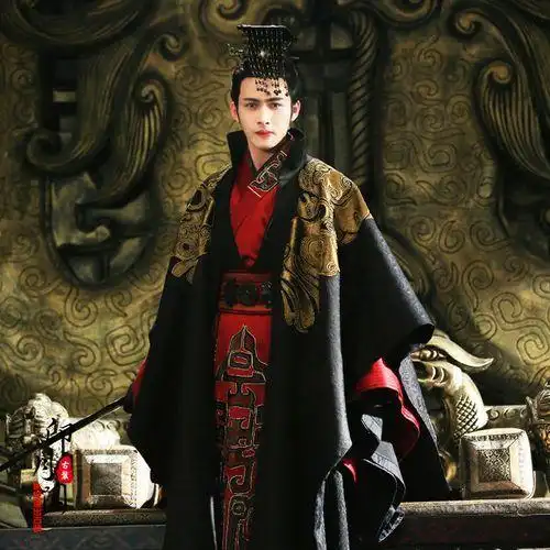 唐朝皇帝服饰如下:1,大裘冕:帝王祭天时所穿戴的衣冠,上衣绘日,月